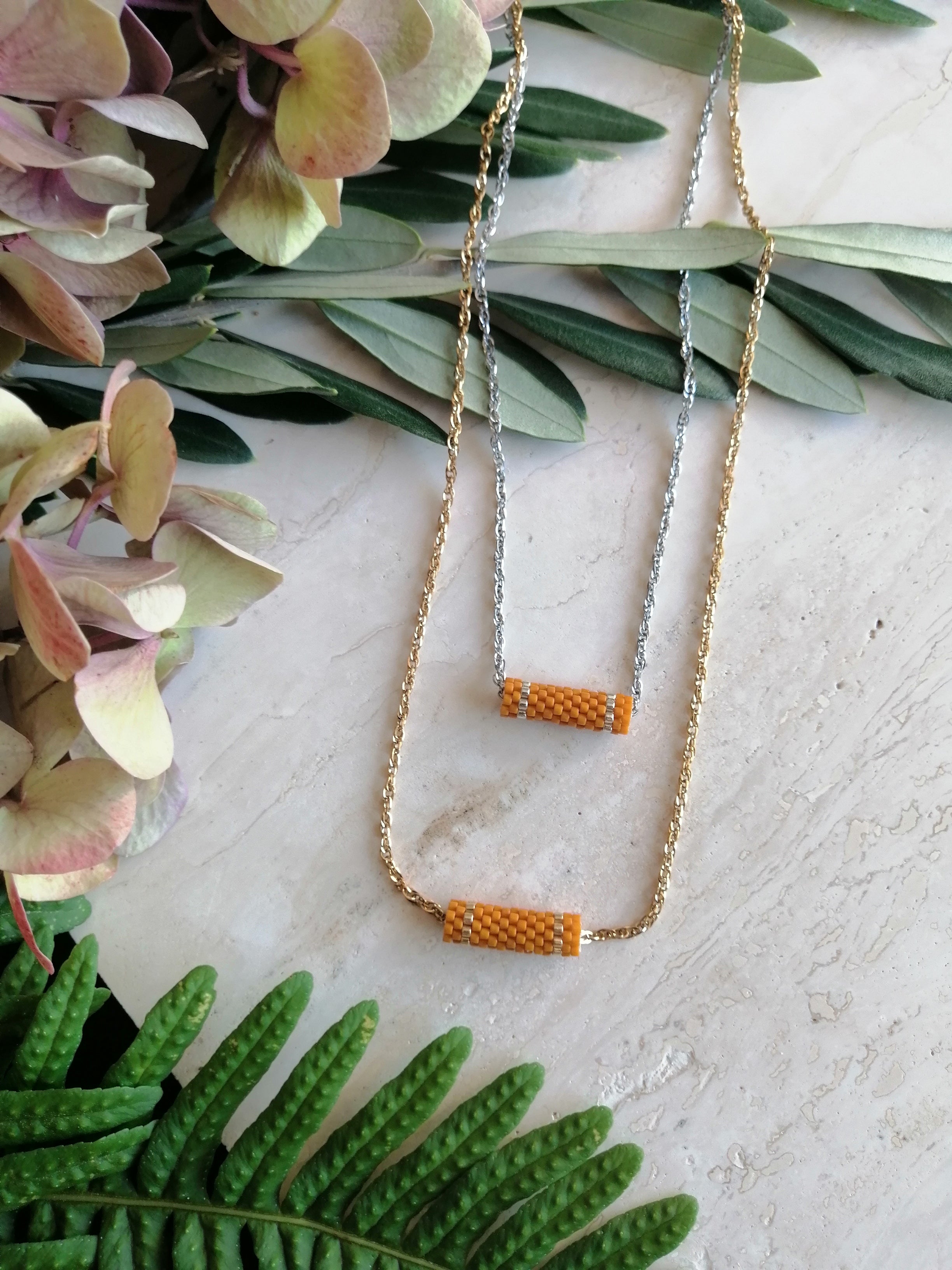 Collier ESTHER élégant, pendentif artisanal perles de verre tissées main, chaîne acier inoxydable.