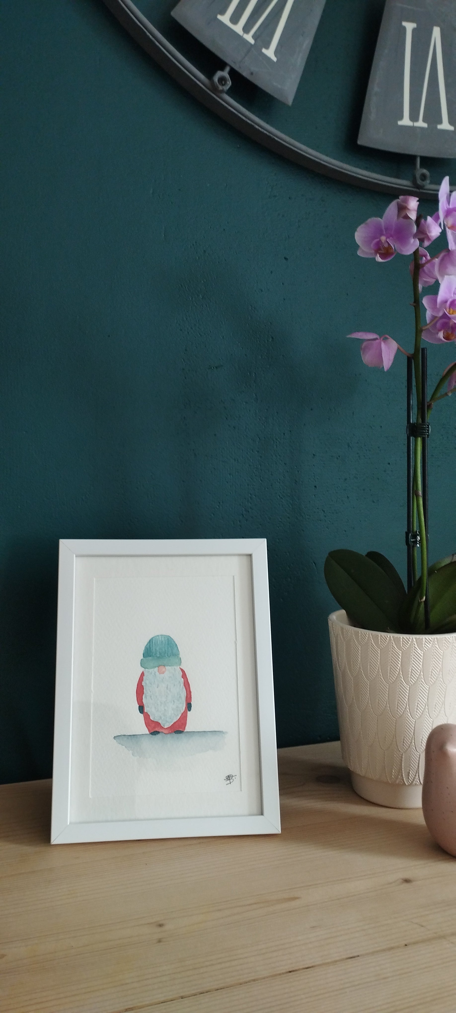 Aquarelle originale Gnome Celadon, bonnet celadon, barbe blanche, encadrée avec passe-partout.