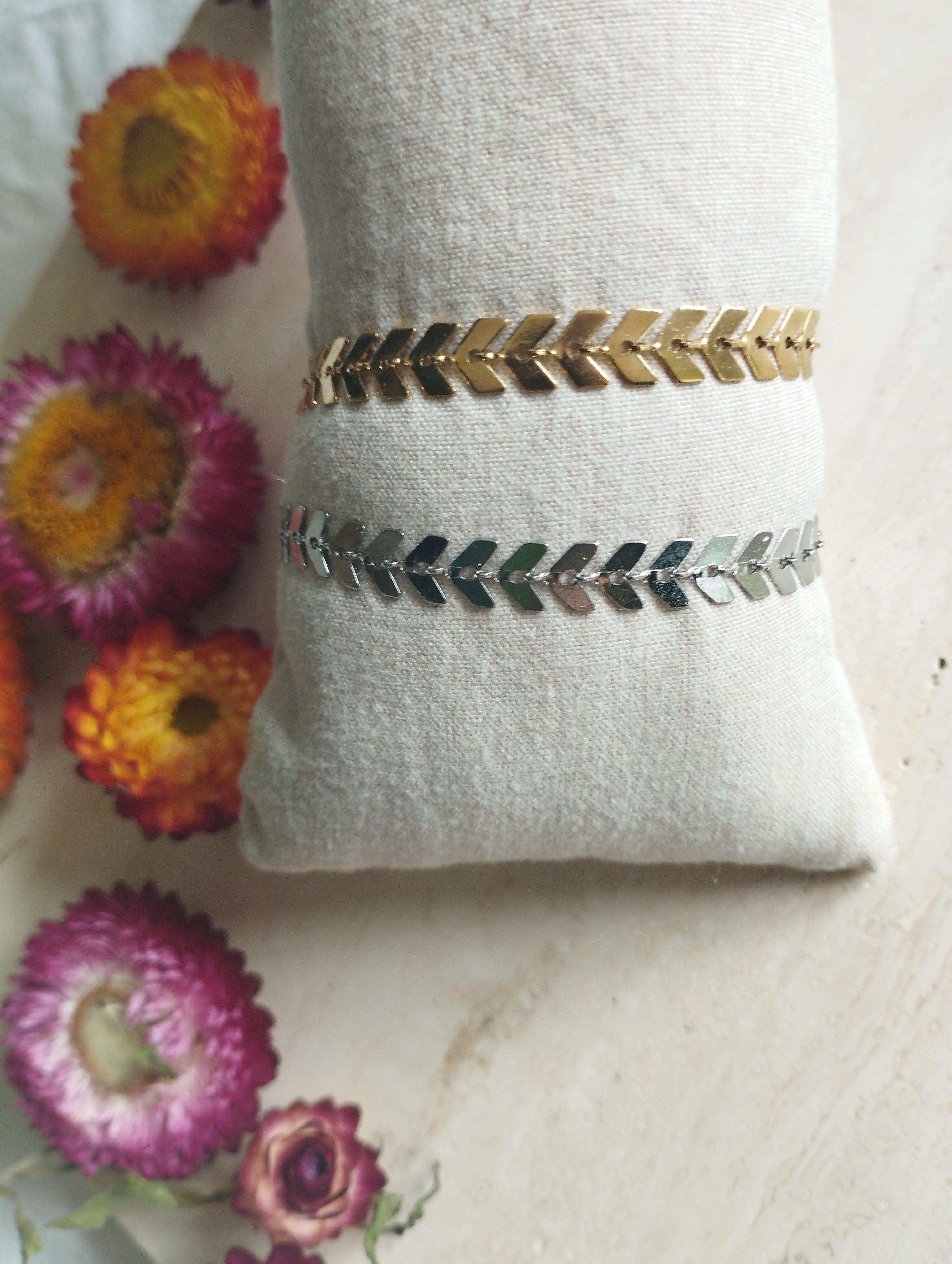 Bracelet EPI en acier inoxydable, maille épi chevrons, hypoallergénique et durable.